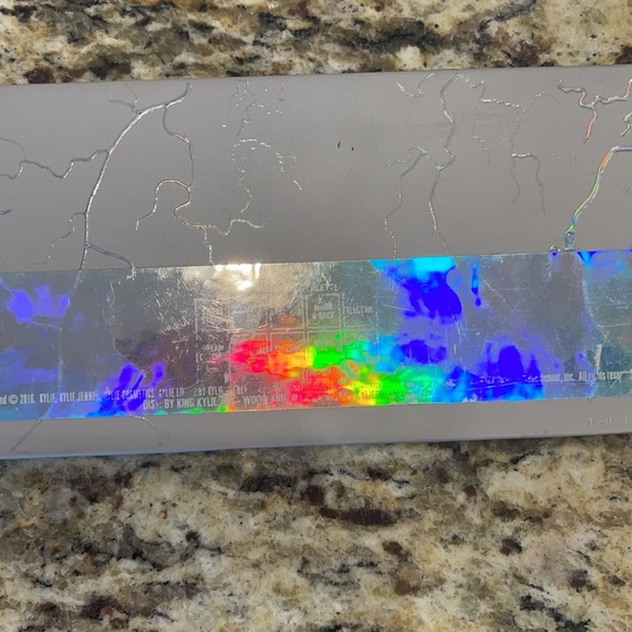 Kylie Jenner eye of the storm palette - Picture 3 of 3